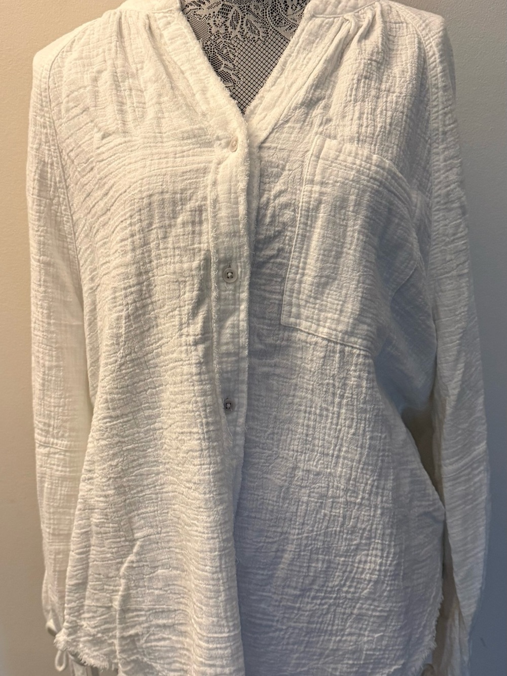 Aerie White Gauze Oversized Women’s Button Up Long Sleeve Shirt With Raw Hem XS - Picture 2 of 9